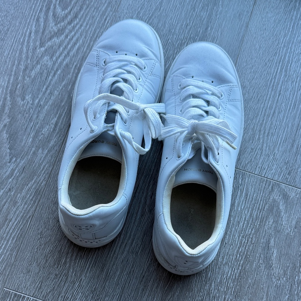 Tory Burch white sneaker size 8